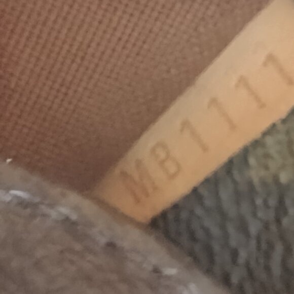 DISCONTINUED Louis Vuitton Totally MM in Monogram - Picture 10 of 15